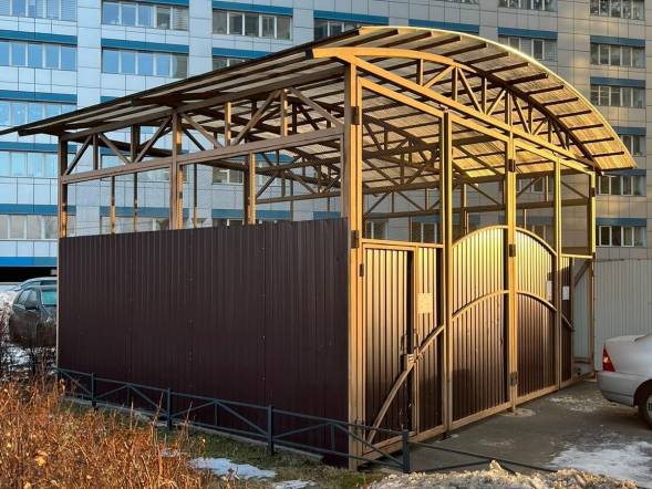 Высокая контейнерная площадка с воротами КП25, 5700x6300x4800 мм