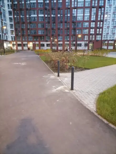 Тротуарный столбик «Тесла»