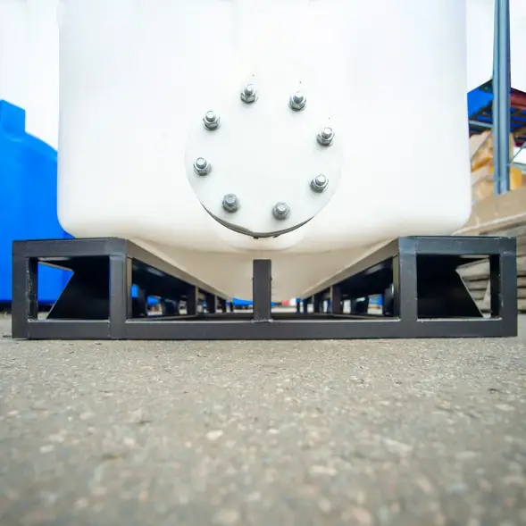 Емкость KR 4000л с 1 патрубком 63 мм белая с откидной крышкой в обрешетке (полный слив)