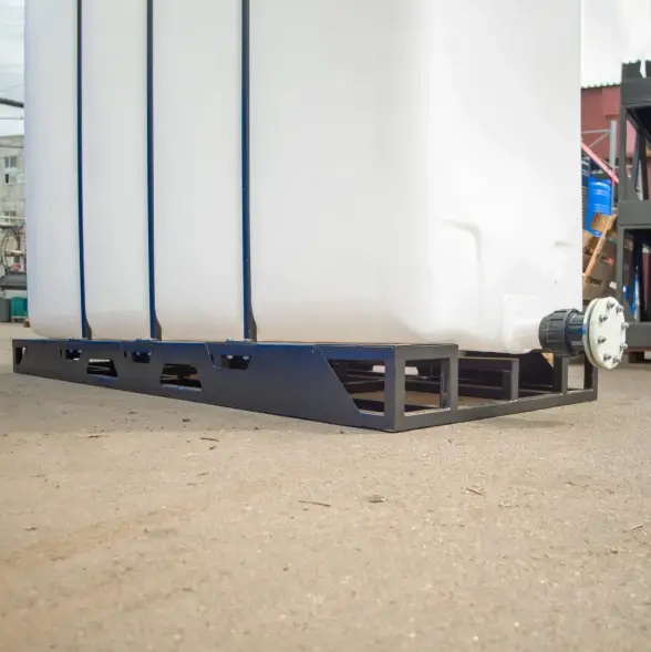 Емкость KR 4000л с 1 патрубком 63 мм белая с откидной крышкой в обрешетке (полный слив)