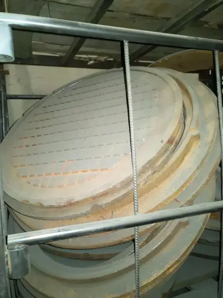 Люк колодезный в сборке