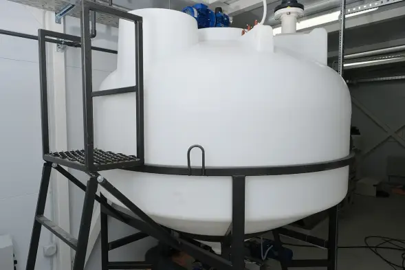 Емкость ЦКТ 3000 л с патрубком 160мм с фланцем под плотность до 1,2 г/см³ белая