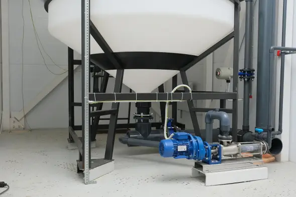 Емкость ЦКТ 3000 л с патрубком 160мм с фланцем под плотность до 1,2 г/см³ белая