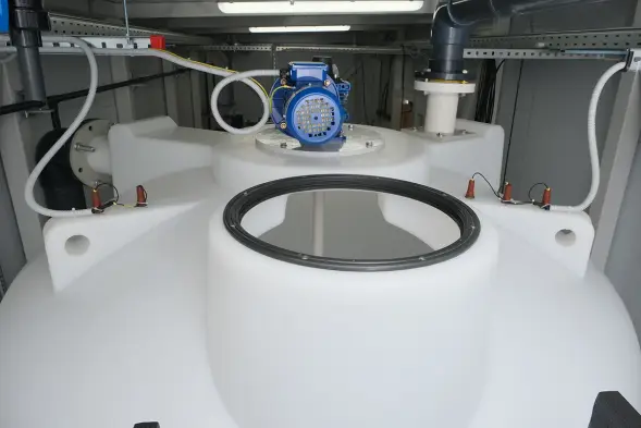 Емкость ЦКТ 3000 л с патрубком 110мм с фланцем под плотность до 1,5 г/см3 белая в обрешетке