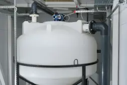 Емкость ЦКТ 3000 л с патрубком 160мм под плотность до 1,5 г/см3 белая в обрешетке