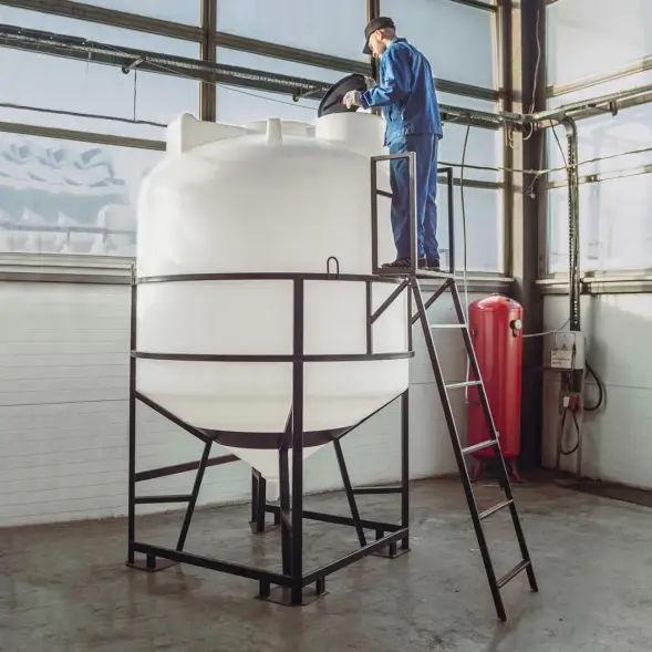 Емкость ЦКТ 5000 л с патрубком 160мм с фланцем белая