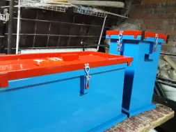 Горизонтальный герметичный специализированный контейнер для сбора, хранения, транспортировки отработанных ртутьсодержащих ламп: ЛБ 20, ЛБ 40, ДРЛ, ГСК 1550, 1250х600х400 мм (3 секции)