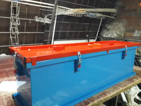 Горизонтальный герметичный специализированный контейнер для сбора, хранения, транспортировки отработанных ртутьсодержащих ламп: ЛБ 20, ЛБ 40, ДРЛ, ГСК 1550, 1550х600х400 мм (3 секции)