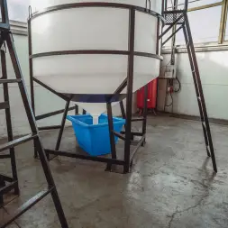 Емкость ЦКТ 5000 л с патрубком 90мм с фланцем под плотность до 1,5 г/см³ белая